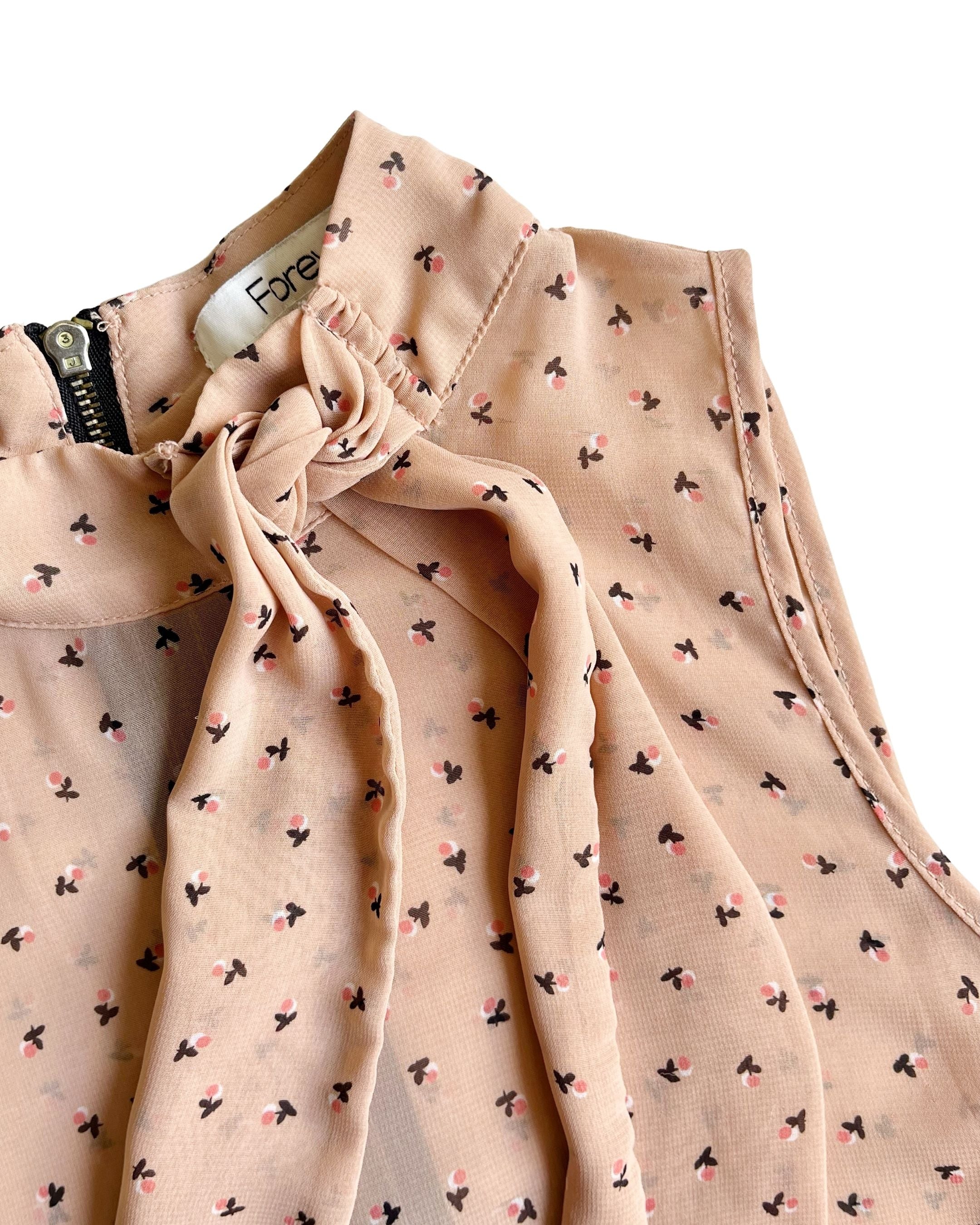 Blusa con lazada Forever 21