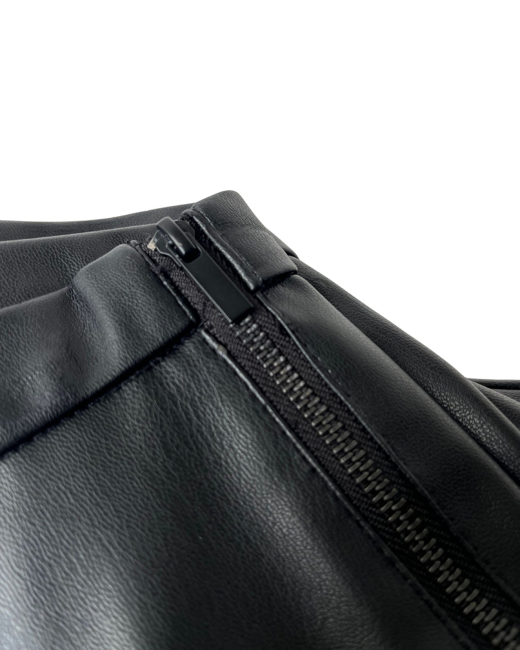 Pantalón de cuerina Zara
